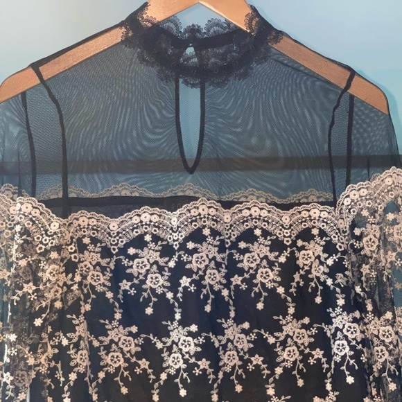 INTERMIX Amira Embroidered Blouse Lace Longsleeve High Turtle Neck Small P - Picture 4 of 8
